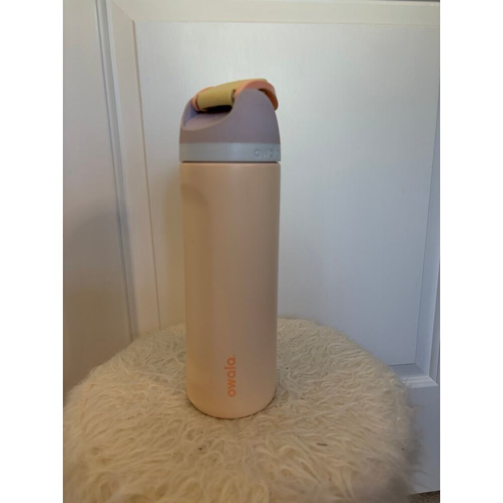 Owala FreeSip in Sandy Shores color